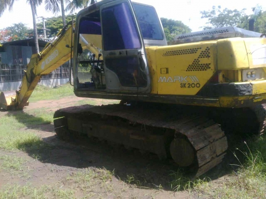 ต้องการขายรถ / แม็กโคโกเบลโก้ SK 200 - 3 เก๋งเทา / YN 16000 กว่า