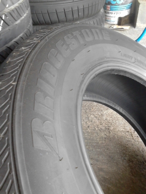 215/70R15 BRIDGESTONE DURAVIS R611 มีชุด 4 เส้น  TEL.081-427-3941