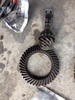 ขายเฟื่องหลัง t0yota 80  เฟื่อง  10  41  รับประกันไม้หอน 2800 บาท