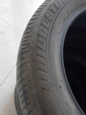215/55R17  BRIDGESTONE TURANZA ER33  มีชุด 4 เส้น โทร.081-427-3941