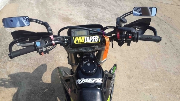 ขาย kawasaki klx 250 แต่งโมตาด สวยๆทะเบียนพร้อมโอนครับ