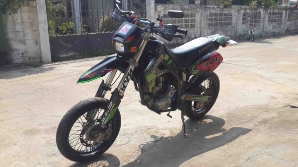 ขาย kawasaki klx 250 แต่งโมตาด สวยๆทะเบียนพร้อมโอนครับ