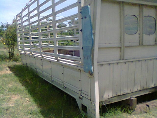 ขายกระบะ+คอกแป๊บนํ้าใส่ 6ล้อ อย่างดี ยาว4.50เมตรกว้าง2.15คัชซีเที่ยม70ซ.ม ขาย38,000บาท