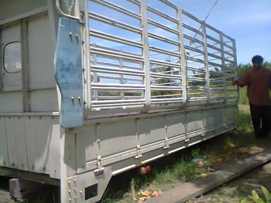 ขายกระบะ+คอกแป๊บนํ้าใส่ 6ล้อ อย่างดี ยาว4.50เมตรกว้าง2.15คัชซีเที่ยม70ซ.ม ขาย38,000บาท