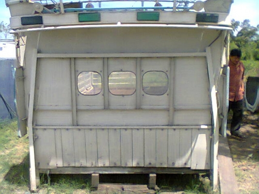 ขายกระบะใส่ 6ล้อ  ยาว4.50เมตรกว้าง2.15คัชซีเที่ยม70ซ.ม ขาย28,000บาท