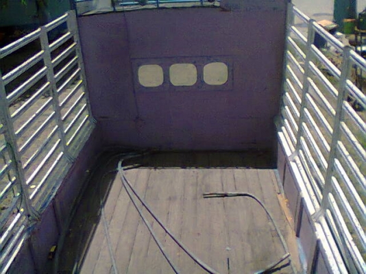 ขายกระบะใส่ 6ล้อ  ยาว4.50เมตรกว้าง2.15คัชซีเที่ยม70ซ.ม ขาย28,000บาท