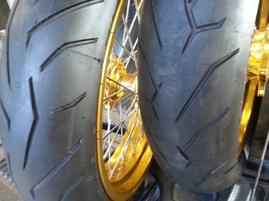 ขายชุดล้อโมตาดCRF250 สภาพสวย18,000