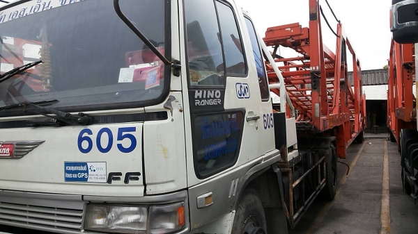 ต้องการขายรถบรรทุก 6 ล้อ (หัวลาก) บรรทุกรถยนต์ สตาทร์ติด