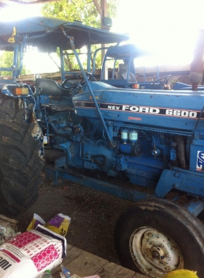 ขายรถไถฟอร์ด 6600 สภาพสวยพร้อมใช้งาน 095-9619215