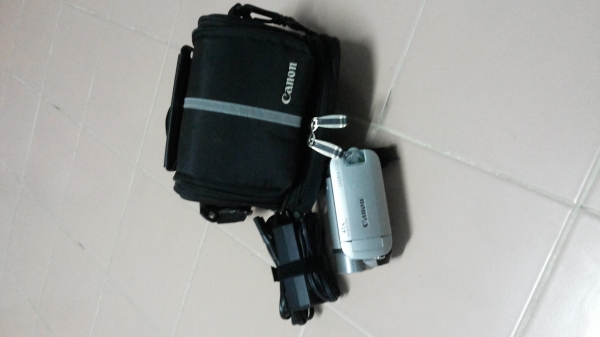 ...ขายกล้อง VDO ยี่ห้อCANON  สภาพดีไม่ค่อยได้ใช้คราฟ ผมมีเครื่องใหม่เลยขายดูรุ่นตามรูปเลยคราฟ