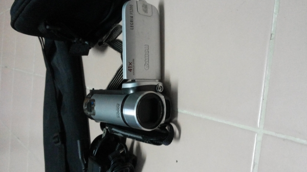 ...ขายกล้อง VDO ยี่ห้อCANON  สภาพดีไม่ค่อยได้ใช้คราฟ ผมมีเครื่องใหม่เลยขายดูรุ่นตามรูปเลยคราฟ