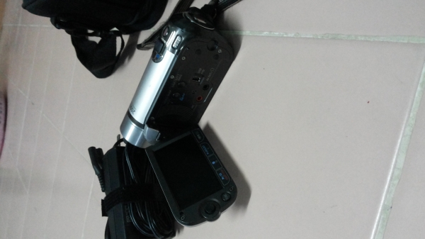 ...ขายกล้อง VDO ยี่ห้อCANON  สภาพดีไม่ค่อยได้ใช้คราฟ ผมมีเครื่องใหม่เลยขายดูรุ่นตามรูปเลยคราฟ