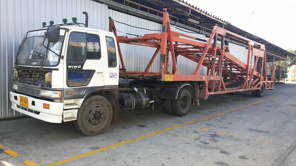 ต้องการขายรถบรรทุก 6 ล้อ HINO (หัวลาก)บรรทุกรถยนต์ สตาทร์ติด
