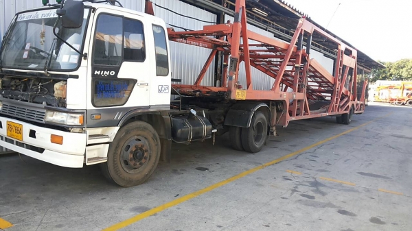 ต้องการขายรถบรรทุก 6 ล้อ HINO (หัวลาก)บรรทุกรถยนต์ สตาทร์ติด