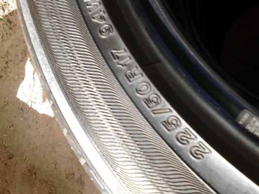 ใหม่ๆ หนาๆ ไม่มีปะ 225/50R17 YOKOHAMA ADVANCE db มีชุด 4 เส้น โทร.081-427-3941 ใหม่ๆ หนาๆ ไม่มีปะ 225/50R17 YOKOHAMA ADVANCE db มีชุด 4 เส้น โทร.081-427-3941