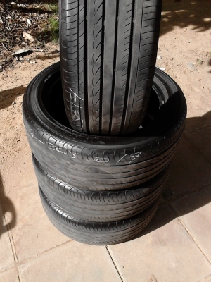 ใหม่ๆ หนาๆ ไม่มีปะ  225/50R17  YOKOHAMA  ADVANCE db  มีชุด 4 เส้น โทร.081-427-3941