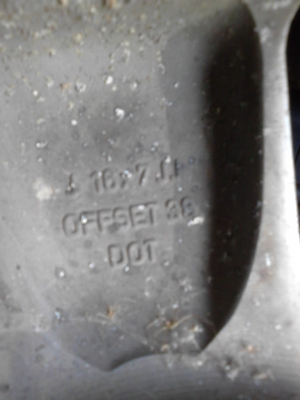 ขายแม๊ก ขอบ 16  ขนาด 6 รู  จำนวน  1  วง  ติดต่อโทร. 081-427-3941