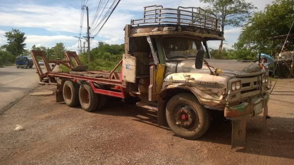 สิบล้อ หัวยาว เทนเลอร์ หางพับ เครื่อง 6 B D 1 ติดต่อสอบถามรายละเอียดได้ที่ 084-9160227 090-3494058