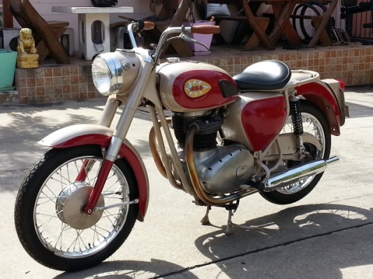 วุฒินนบุรี ขายBSA A50 สภาพสวยจัดสีใหม่เครื่องดีพร้อมใช้เดิมเบาดีมาก