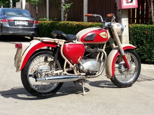 วุฒินนบุรี ขายBSA A50 สภาพสวยจัดสีใหม่เครื่องดีพร้อมใช้เดิมเบาดีมาก