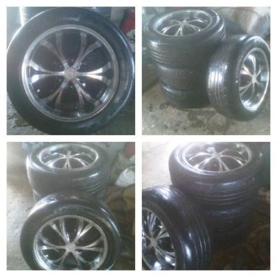 ขายถูกๆๆๆ แม็กขอบ 17 พร้อมยาง 4 เส้น ตามสภาพแจ่ว ราคา 8000 บ. ถูกๆ 6รู