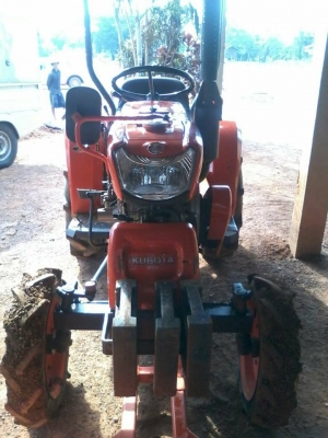 รถไถคูโบต้า  KRT 14 แรง   อุปกรณ์มีตัวดันหน้า ฐานสาม  คราด รถใช้งาน 700 กว่าชั่วโมง