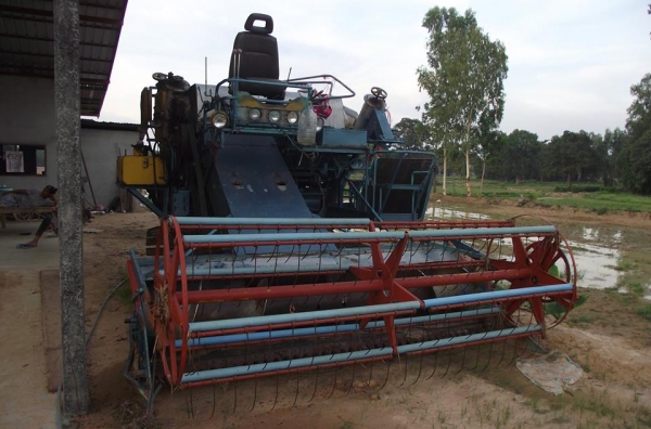 ขายรถเกี่ยวข้าว ขายรถเกี่ยวข้าว