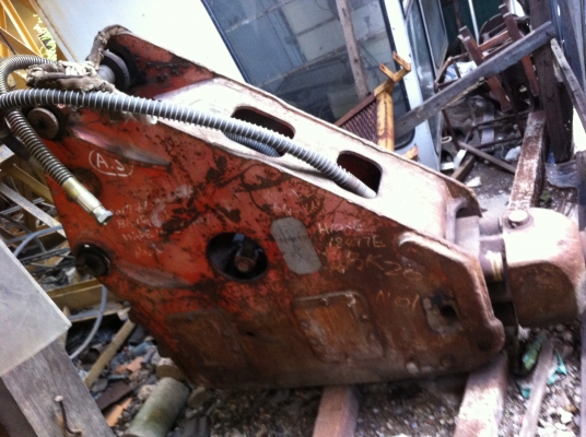 ขายรถแบคโฮ KOMATSU PC-200-2 พร้อมหัวแย็ค สภาพสวย ช่วงล้างเต็ม ราคารวม 600000 สนใจโทร