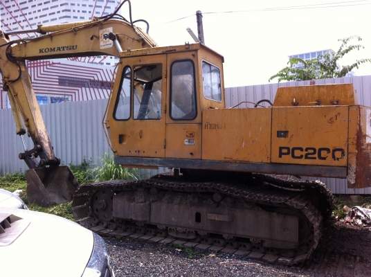 ขายรถแบคโฮ KOMATSU PC-200-2 พร้อมหัวแย็ค สภาพสวย ช่วงล้างเต็ม ราคารวม 600000 สนใจโทร