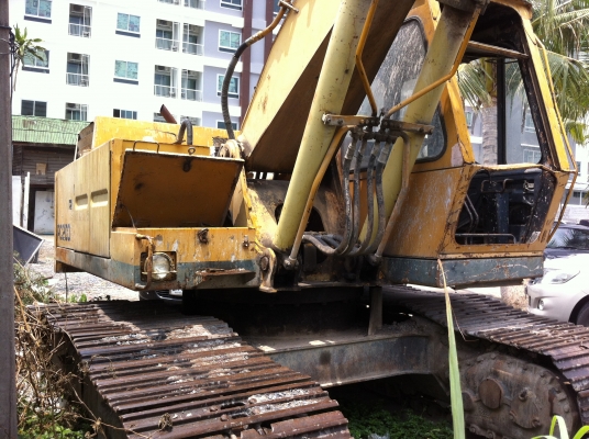 ขายรถแบคโฮ KOMATSU PC-200-2 พร้อมหัวแย็ค สภาพสวย ช่วงล้างเต็ม ราคารวม 600000 สนใจโทร