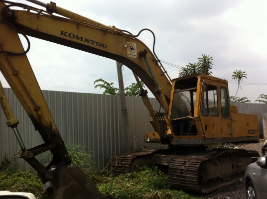 ขายรถแบคโฮ KOMATSU PC-200-2 พร้อมหัวแย็ค สภาพสวย ช่วงล้างเต็ม ราคารวม 600000 สนใจโทร