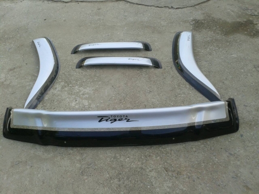 สามชิ้น4,000โลบาร์ ถาดหลังคา กันชนท้าย สามชิ้น4,000โลบาร์ ถาดหลังคา กันชนท้าย