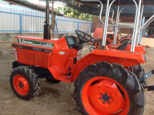 ปัญญาแทรคเตอร์มาแล้ว...จัดมาให้ครับ คูโบต้า L1-22พร้อมโรตาลี่ ช้าง RX135 พวงมาลัยเพาเวอร์ ตามสภาพ
