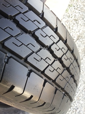 ขายยาง215/70/15 ปี 12 DUNLOP SP LT36 1 ชุด