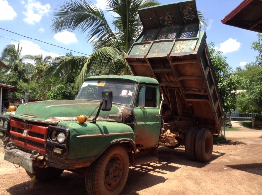 ขาย 6 ล้อดั้มหัวยาว  เครื่อง EH700 168 แรงม้า เฟืองท้ายจัมโบ้ 200 พวงมาลัยพาวเวอร์ คัสซีสวย มีทะเบียน แต่ชุดโอนบัตรหมดอายุ ราคาคุยกันได้ครับ