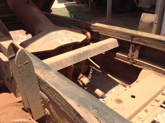 ขาย 6 ล้อดั้มหัวยาว  เครื่อง EH700 168 แรงม้า เฟืองท้ายจัมโบ้ 200 พวงมาลัยพาวเวอร์ คัสซีสวย มีทะเบียน แต่ชุดโอนบัตรหมดอายุ ราคาคุยกันได้ครับ