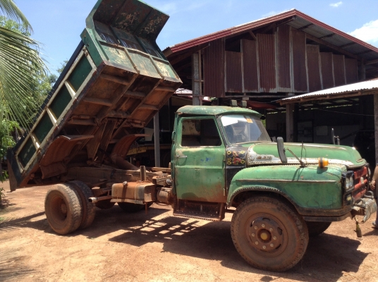 ขาย 6 ล้อดั้มหัวยาว  เครื่อง EH700 168 แรงม้า เฟืองท้ายจัมโบ้ 200 พวงมาลัยพาวเวอร์ คัสซีสวย มีทะเบียน แต่ชุดโอนบัตรหมดอายุ ราคาคุยกันได้ครับ