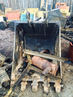 ขายด่วน บุ้งกี้ komatsu pc 200-5