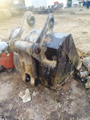 ขายด่วน บุ้งกี้ komatsu pc 200-5