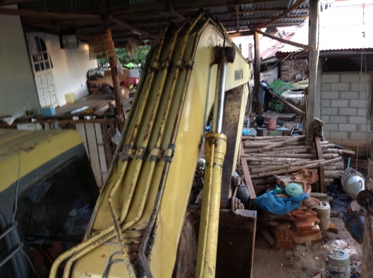 ขายโคมัสสุpc200รุ่น6