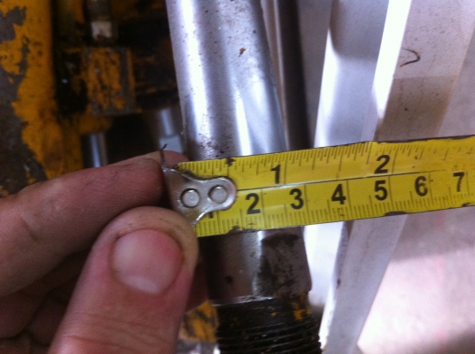 กระบอกไฮโดรลิค แกนโตประมาณ 30 มม.  ระยะชักเลื่อนตัว 40 ซม. แกนกระบอกไม่มีรอย