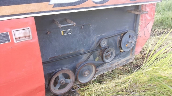 **275,000 บ.ต่อรอง**คันที่1!!!ขายรถเกี่ยวแบบรองกระสอบ KUBOTA DC60 เครื่องเดิมปั้มเดิม 60แรง แน่นดีแรง ปากเกี่ยวสภาพดี ชั่วโมงทำงาน3,9xx ชม. ช่องระบายข้าว2ช่อง ช่วงล่าง70-80\% ทำงานดีคล่องตัวเลี้ยวง่าย รถใช้งานอยู่ปกติ สีสันดี ซื้อไปทำงานได้เลย พร้อมใช้พร้อ