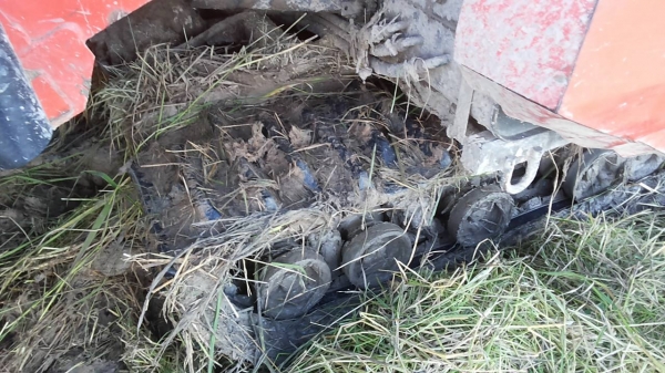 **275,000 บ.ต่อรอง**คันที่2!!! ขายรถเกี่ยวแบบรองกระสอบ KUBOTA DC60 เครื่องเดิมปั้มเดิม 60แรง แน่นดีแรง ปากเกี่ยวสภาพดี ชั่วโมงทำงาน3,1xx ชม. ช่องระบายข้าว2ช่อง ช่วงล่าง70-80\% ทำงานดีคล่องตัวเลี้ยวง่าย รถใช้งานอยู่ปกติ สีสันดี ซื้อไปทำงานได้เลย พร้อมใช้พร้