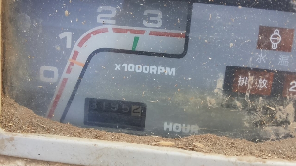 **275,000 บ.ต่อรอง**คันที่2!!! ขายรถเกี่ยวแบบรองกระสอบ KUBOTA DC60 เครื่องเดิมปั้มเดิม 60แรง แน่นดีแรง ปากเกี่ยวสภาพดี ชั่วโมงทำงาน3,1xx ชม. ช่องระบายข้าว2ช่อง ช่วงล่าง70-80\% ทำงานดีคล่องตัวเลี้ยวง่าย รถใช้งานอยู่ปกติ สีสันดี ซื้อไปทำงานได้เลย พร้อมใช้พร้