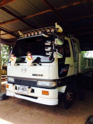 **790,000 บ.ต่อรอง**ขาย6ล้อดั้มดิน HINO GD176 วางเครื่อง WO6E 165แรง เครื่องแน่นดี แรงดีไม่เยิ้ม เกียร์ดีไม่หลุด ช่วงล่างFหน้า-หลัง คัสซีสวยไม่ปะไม่ดาม กระบะดั้มเหล็ก5ตัน 3.70ม.ยิงหน้า สภาพดี พื้นดีข้างสวยไม่ผุ หัวเก๋งสวยภายในสวยคอนโซลครบ พ.พาวเวอร์ แอร์