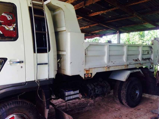 **790,000 บ.ต่อรอง**ขาย6ล้อดั้มดิน HINO GD176 วางเครื่อง WO6E 165แรง เครื่องแน่นดี แรงดีไม่เยิ้ม เกียร์ดีไม่หลุด ช่วงล่างFหน้า-หลัง คัสซีสวยไม่ปะไม่ดาม กระบะดั้มเหล็ก5ตัน 3.70ม.ยิงหน้า สภาพดี พื้นดีข้างสวยไม่ผุ หัวเก๋งสวยภายในสวยคอนโซลครบ พ.พาวเวอร์ แอร์