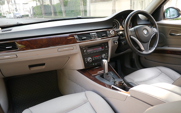 ขาย Bmw e90 320iSE สภาพดีมีBSI เช็คศูนย์ตลอด