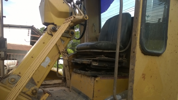 รถเกรด 140G  72V12808....เล่มทะเบียน ภาษีไม่ขาด..รถสวยสภาพดีมาก..ของบ.รับเหมา