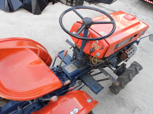 ขายถูกรถไถคูโบต้า รุ่น B6000 4WDเก่านอก คันนี้มาใหม่คันที่2คับขายถูกๆ