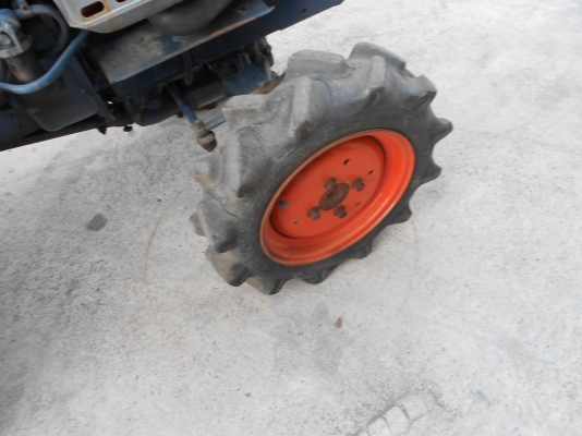 ขายถูกรถไถคูโบต้า รุ่น B6000 4WDเก่านอก คันนี้มาใหม่คันที่2คับขายถูกๆ